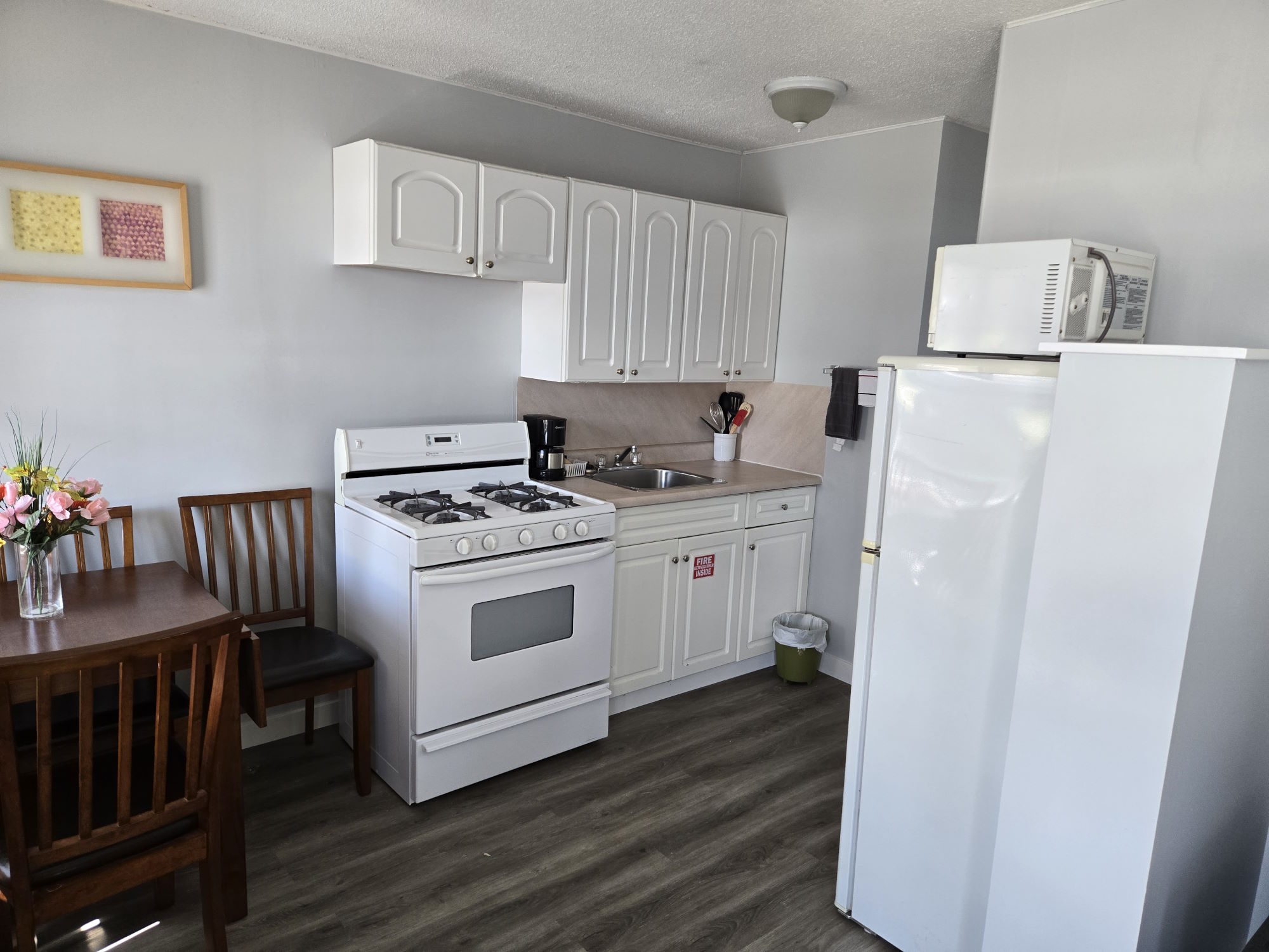 1 Bedroom Suite With Kitchen